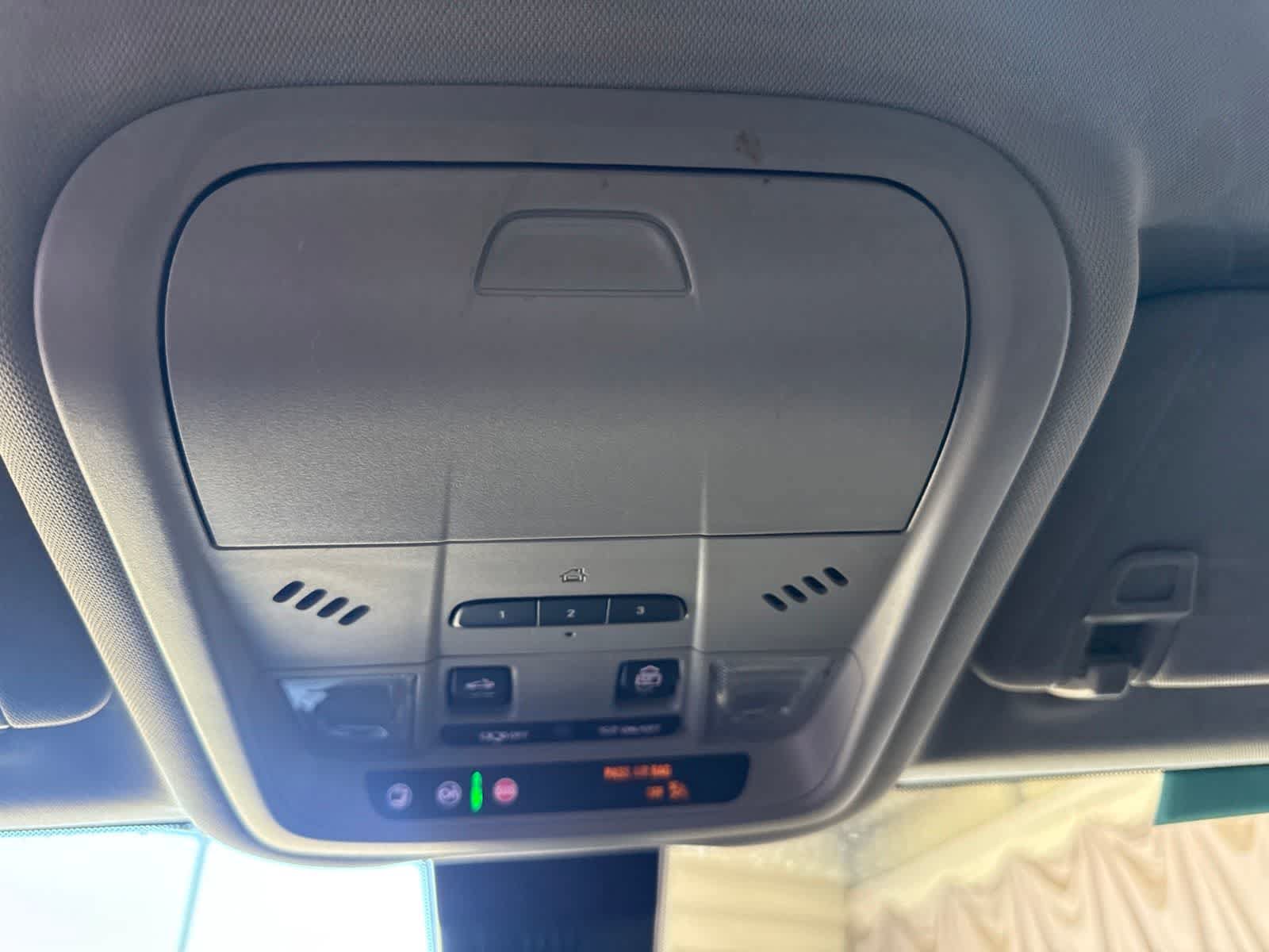 Used 2022 GMC Terrain SLT w/ Infotainment Package II FWD image 25