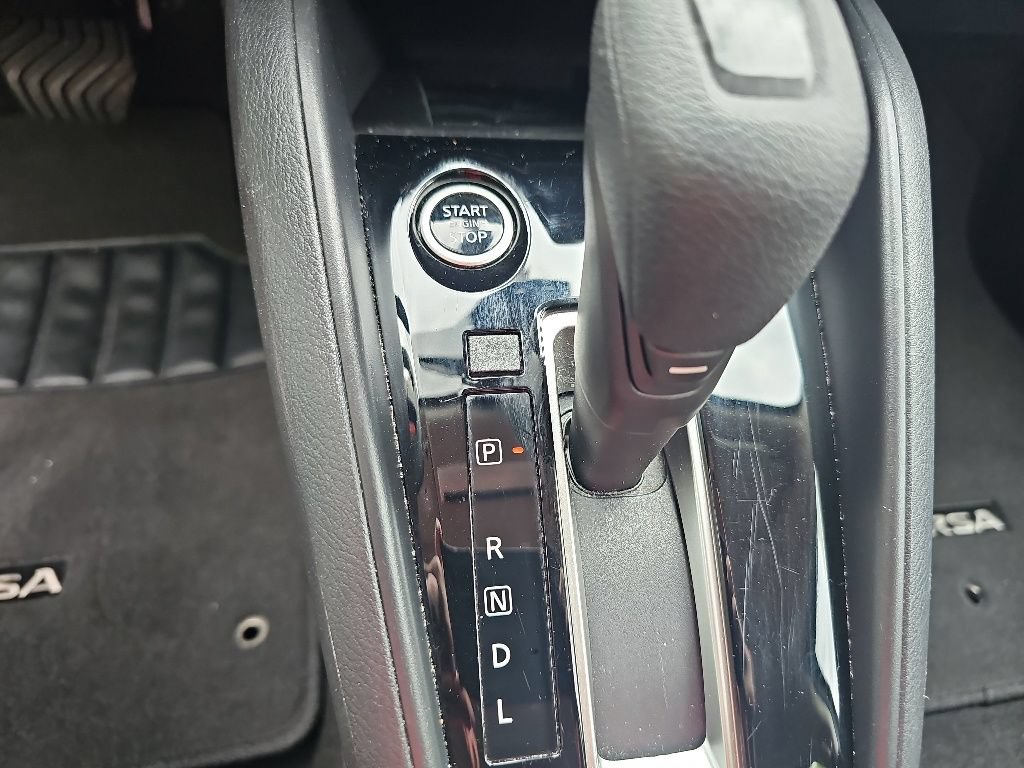 Used 2025 Nissan Versa SV FWD image 21