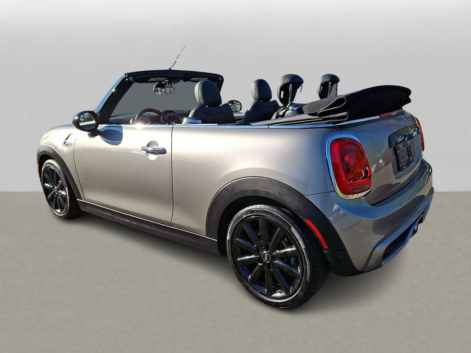 Used 2019 MINI Cooper S w/ Signature Upholstery Package image 5