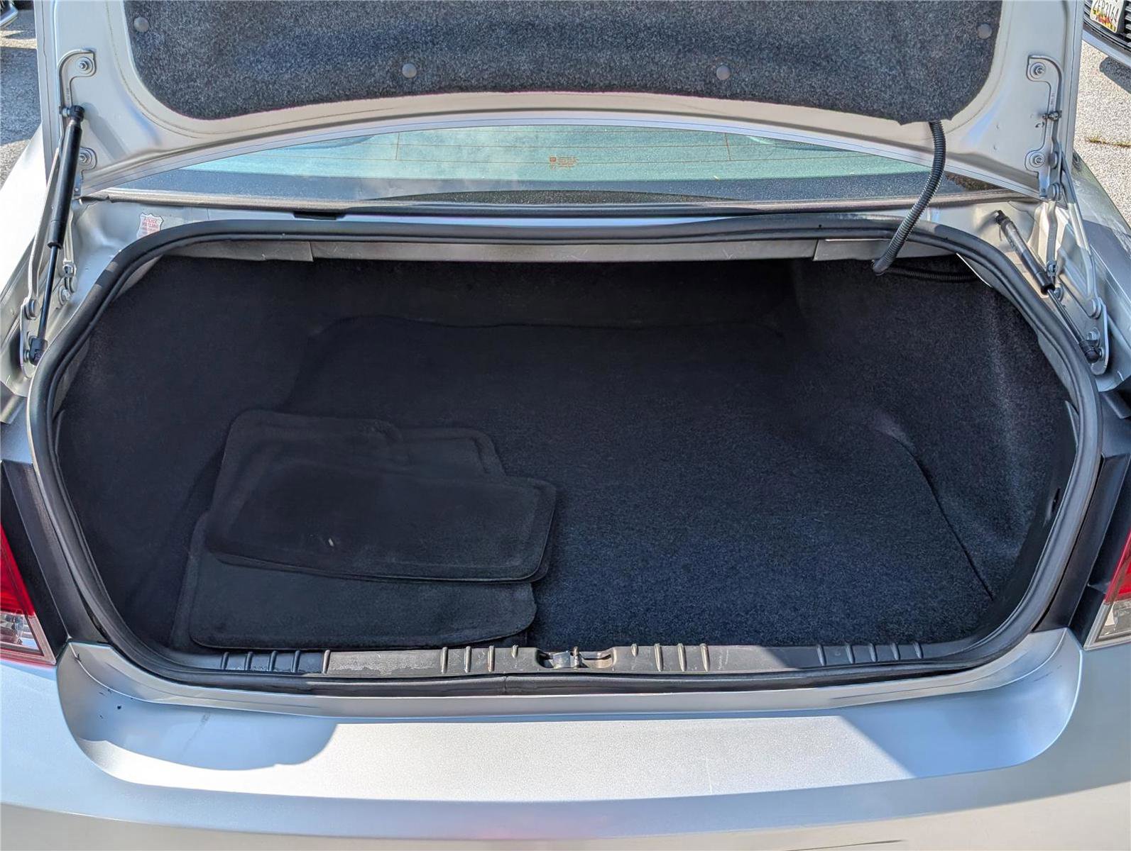 Used 2011 Chevrolet Impala LT FWD image 13