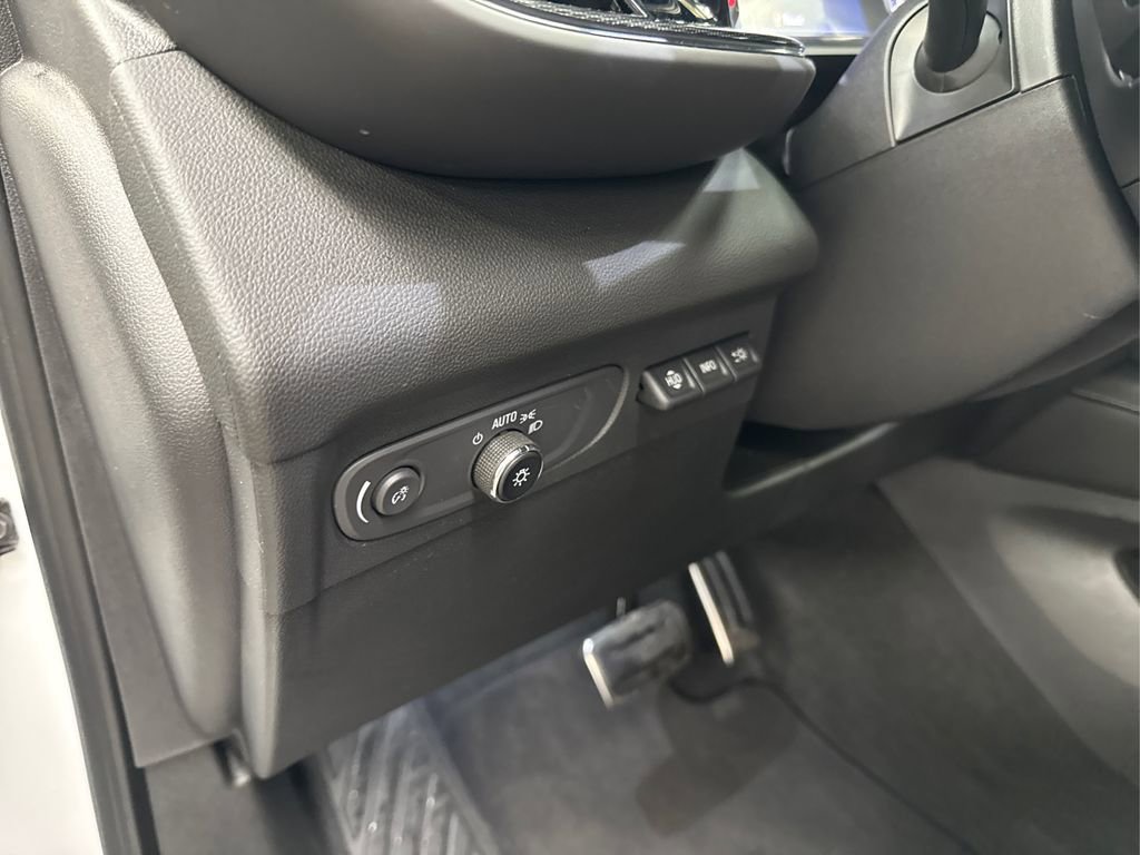 Used 2023 Buick Envision Essence w/ Technology Package I image 38