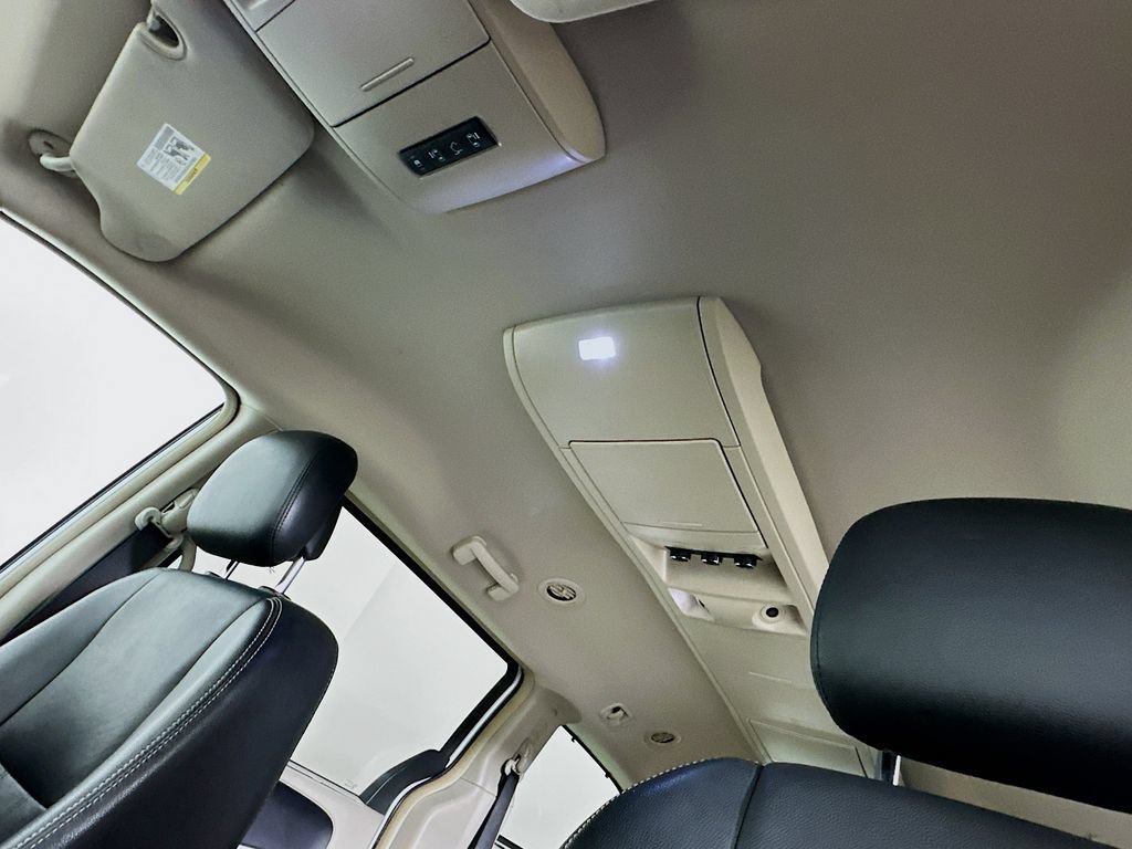 Used 2011 Chrysler Town & Country Touring-L FWD image 11