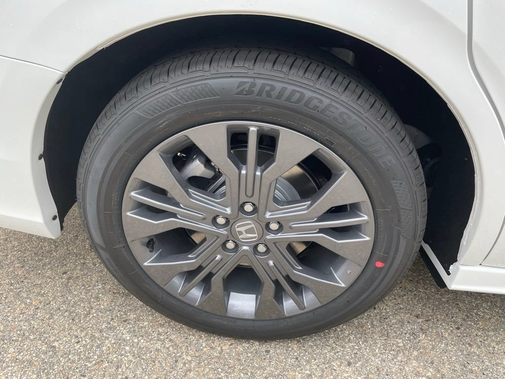 New 2026 Honda Odyssey Touring image 7