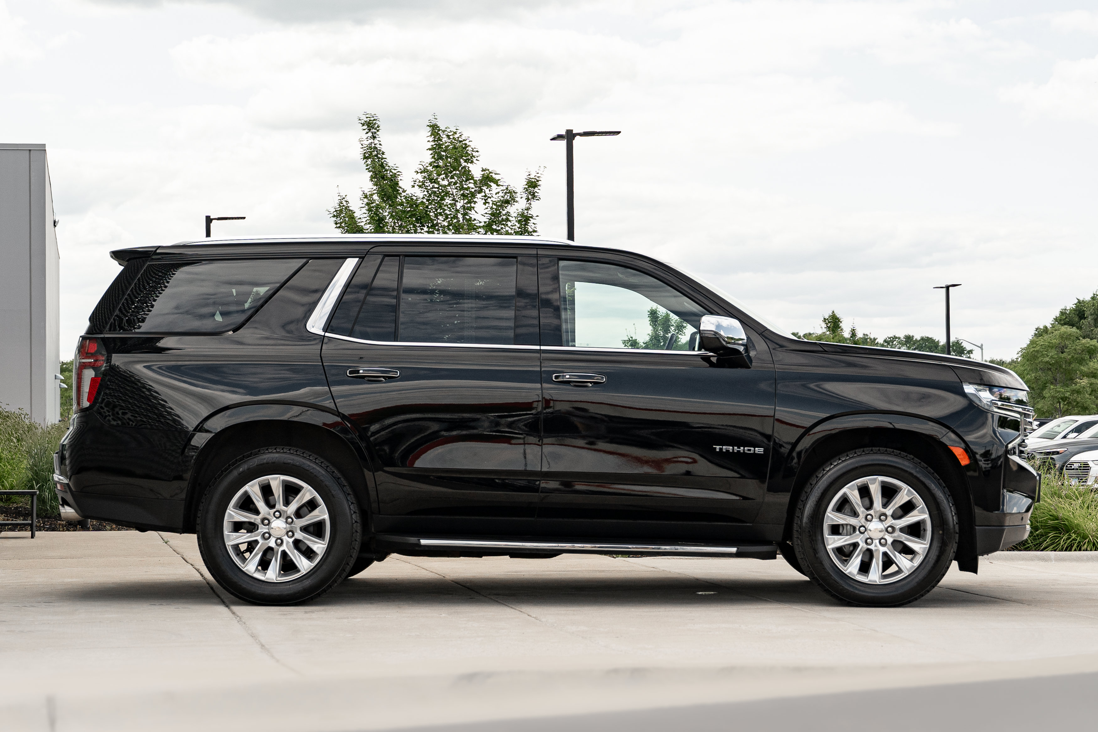 Used 2021 Chevrolet Tahoe Premier AWD/4WD image 3