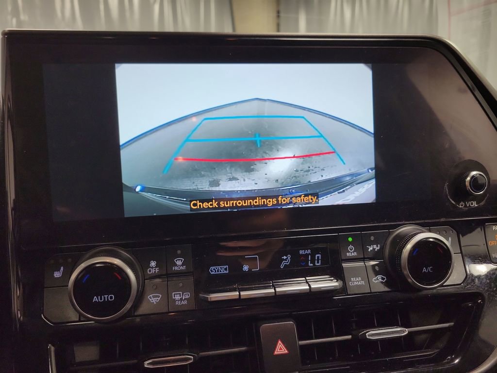 Used 2023 Toyota Highlander XLE FWD image 18