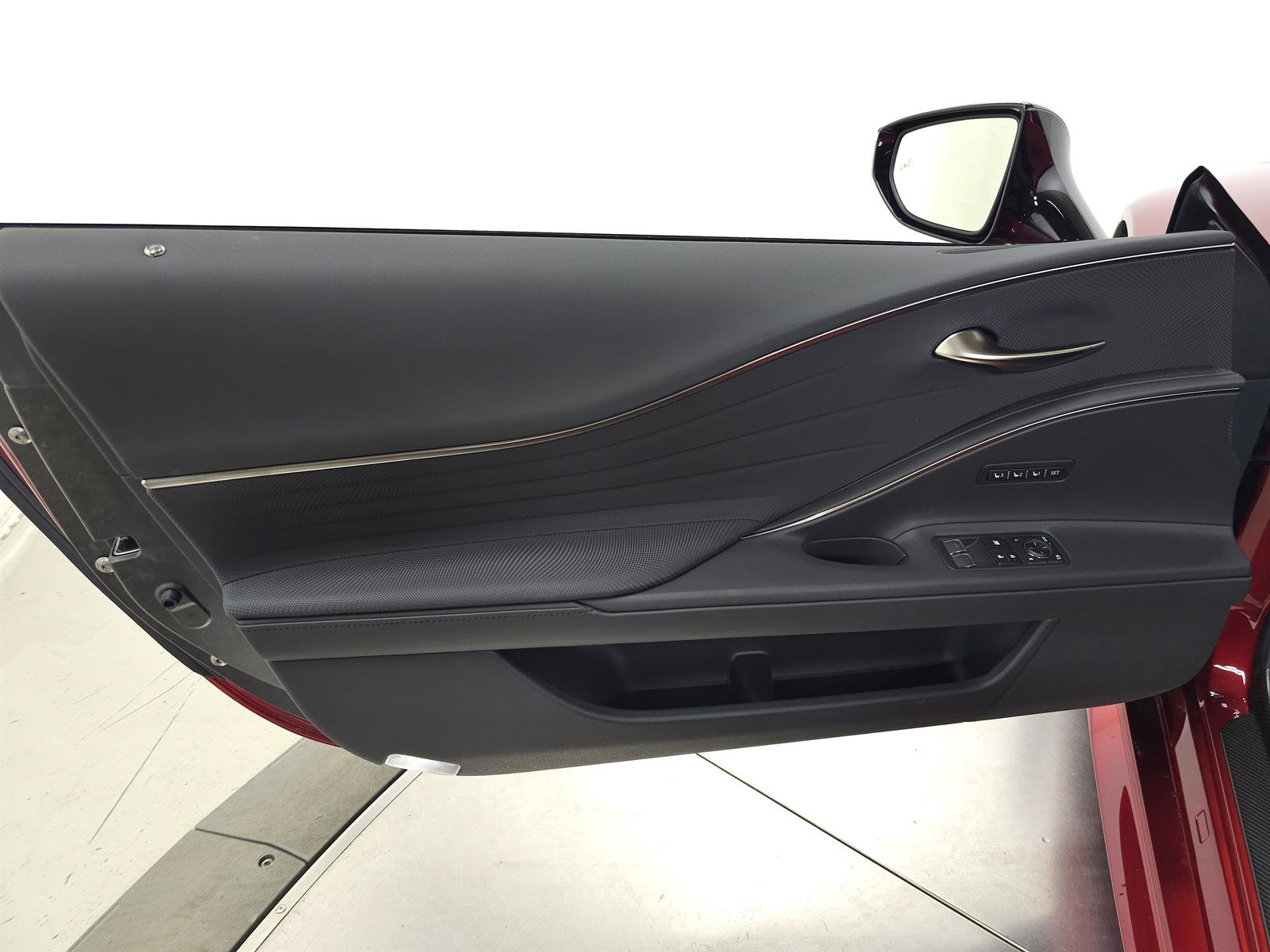 Used 2025 Lexus LC 500 Convertible w/ Bespoke Build Package RWD image 14