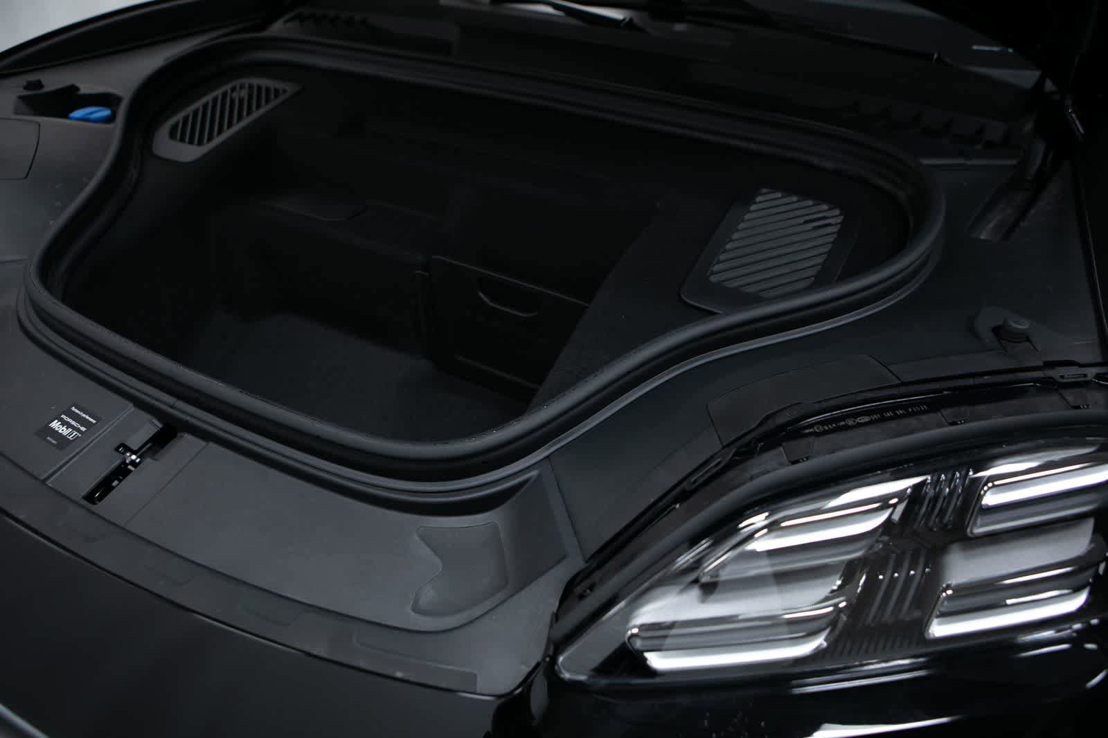 New 2026 Porsche Macan Electric RWD image 38