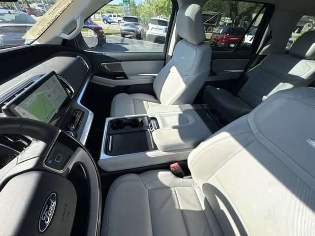 Used 2025 Ford Expedition Platinum AWD/4WD image 22