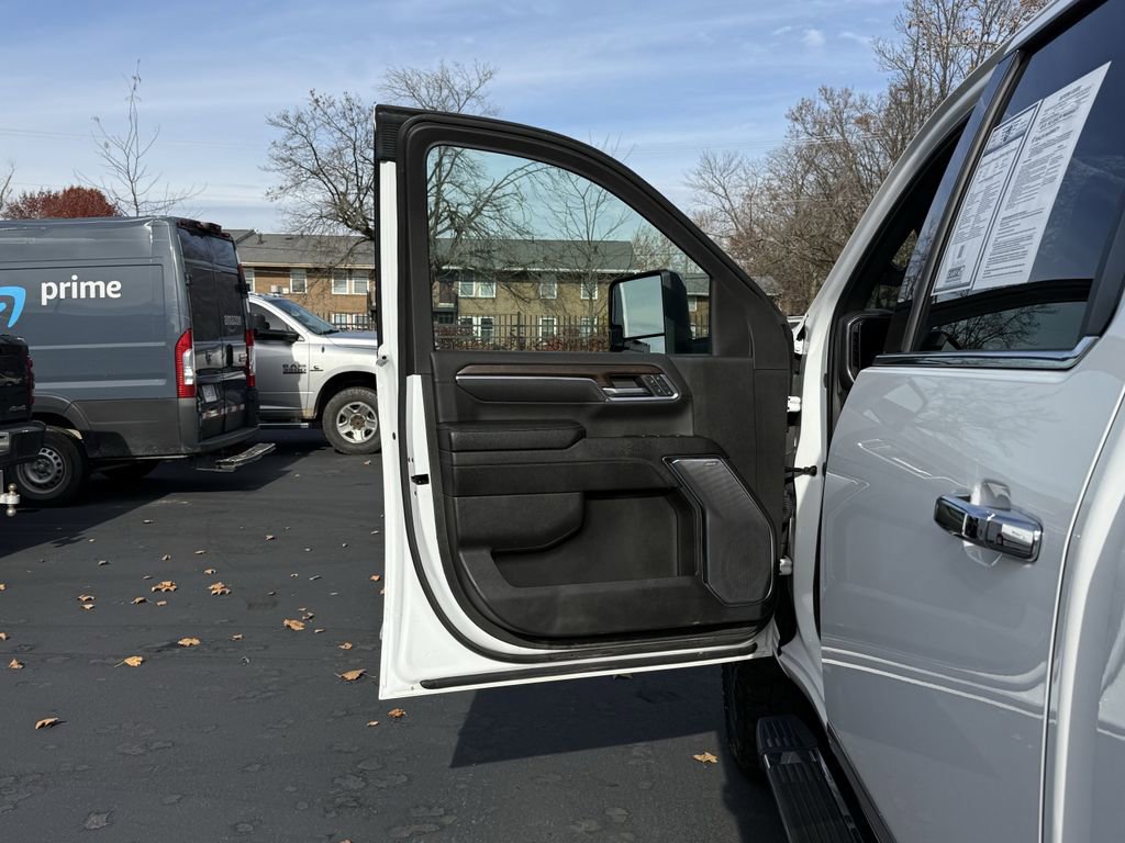 Used 2024 Chevrolet Silverado 3500 High Country w/ Technology Package image 11