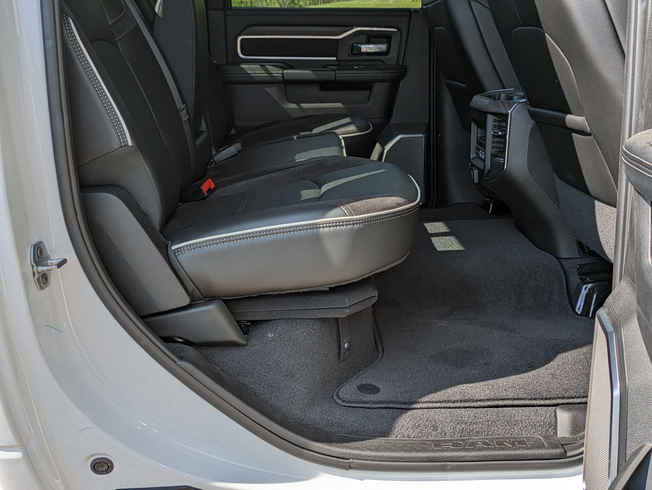 New 2025 RAM 2500 Laramie image 30