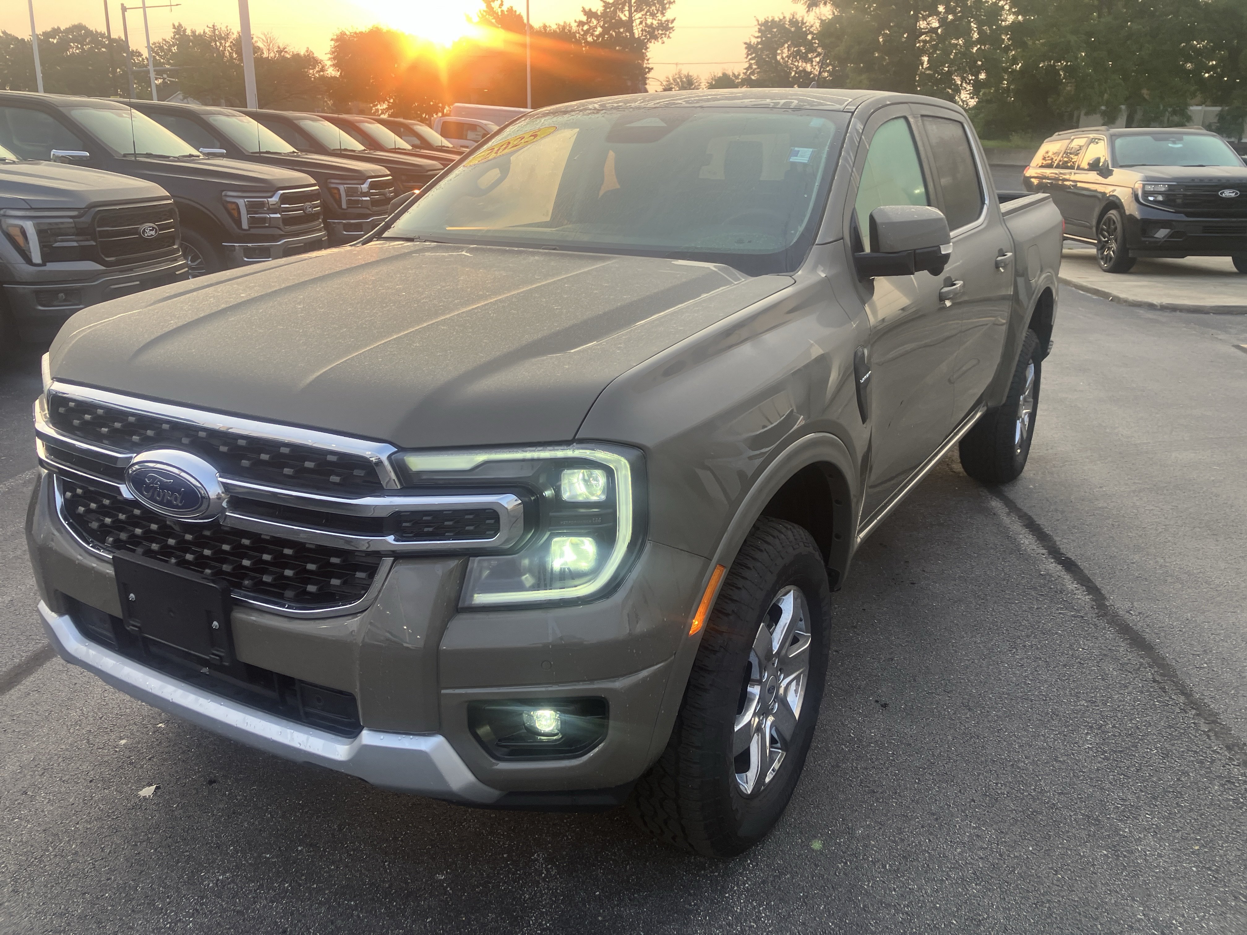 Used 2025 Ford Ranger Lariat w/ Trailer Tow Package AWD/4WD image 3