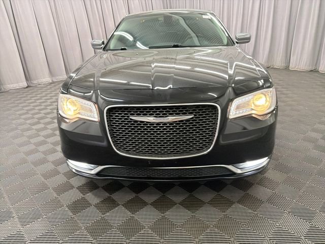 Used 2016 Chrysler 300 C RWD image 4