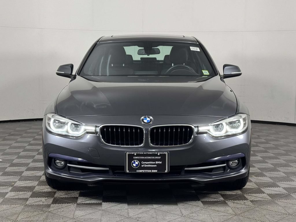 Used 2018 BMW 330i xDrive Sedan AWD/4WD image 6