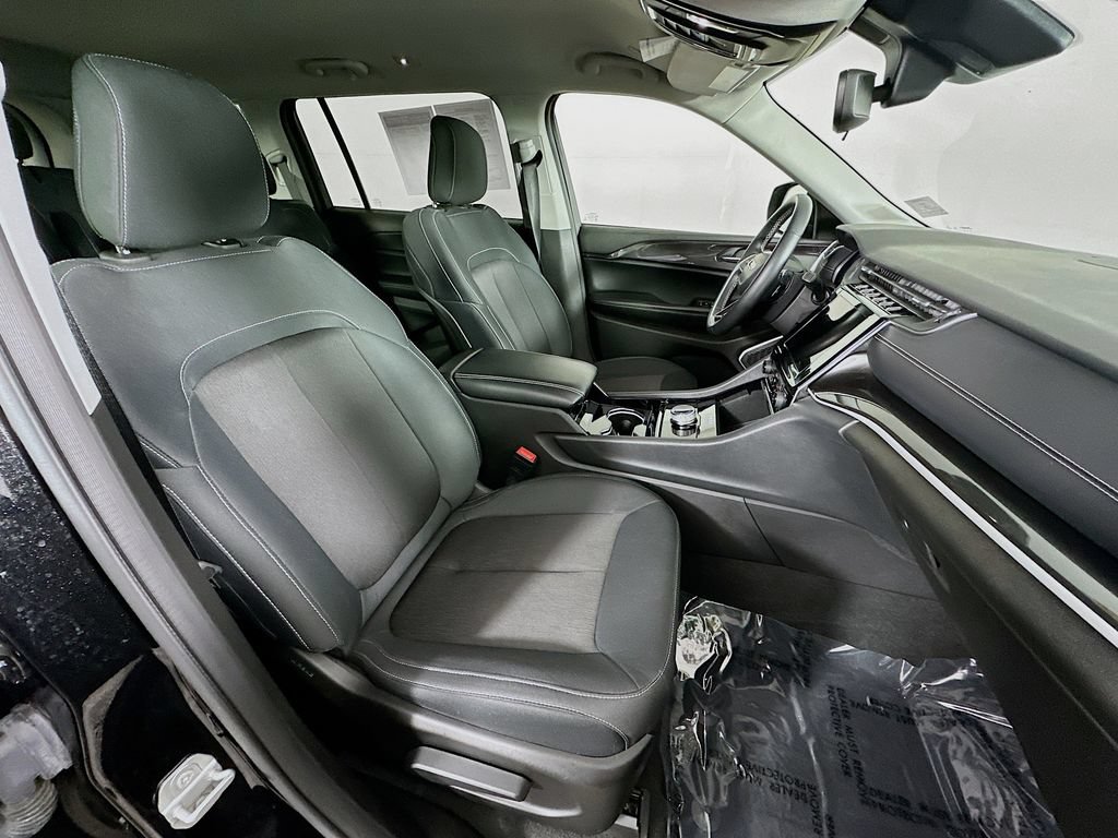 Certified 2022 Jeep Grand Cherokee L Laredo w/ Luxury Tech Group I AWD/4WD image 40