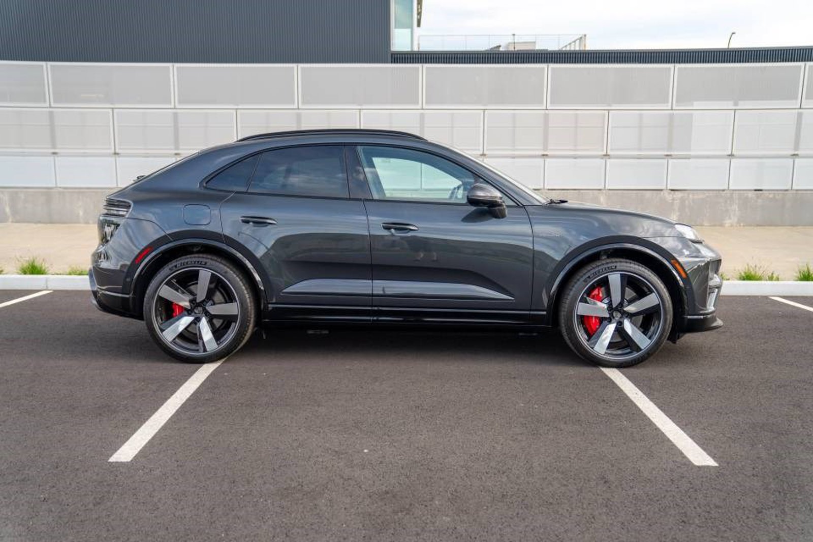 New 2026 Porsche Macan Turbo Electric AWD/4WD image 8