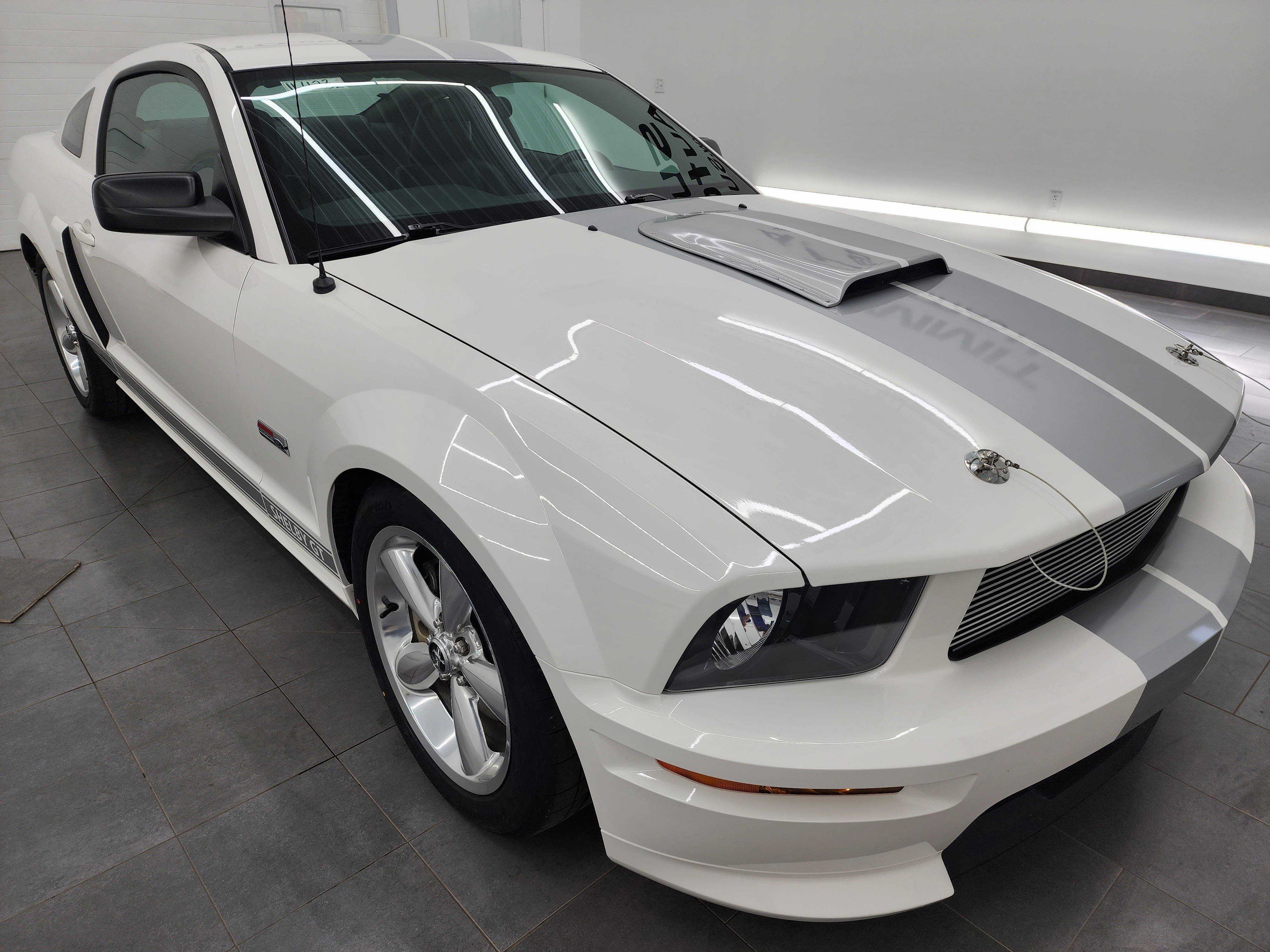 Used 2007 Ford Mustang GT RWD image 2