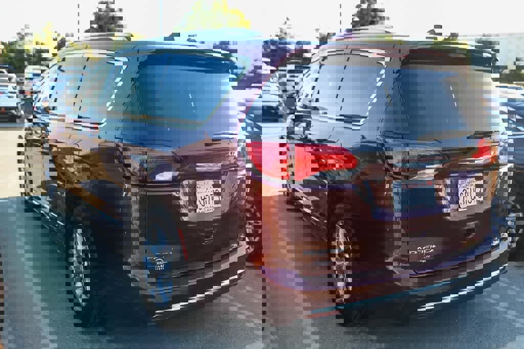 Used 2019 Chrysler Pacifica Touring-L Plus w/ Tire & Wheel Group image 6