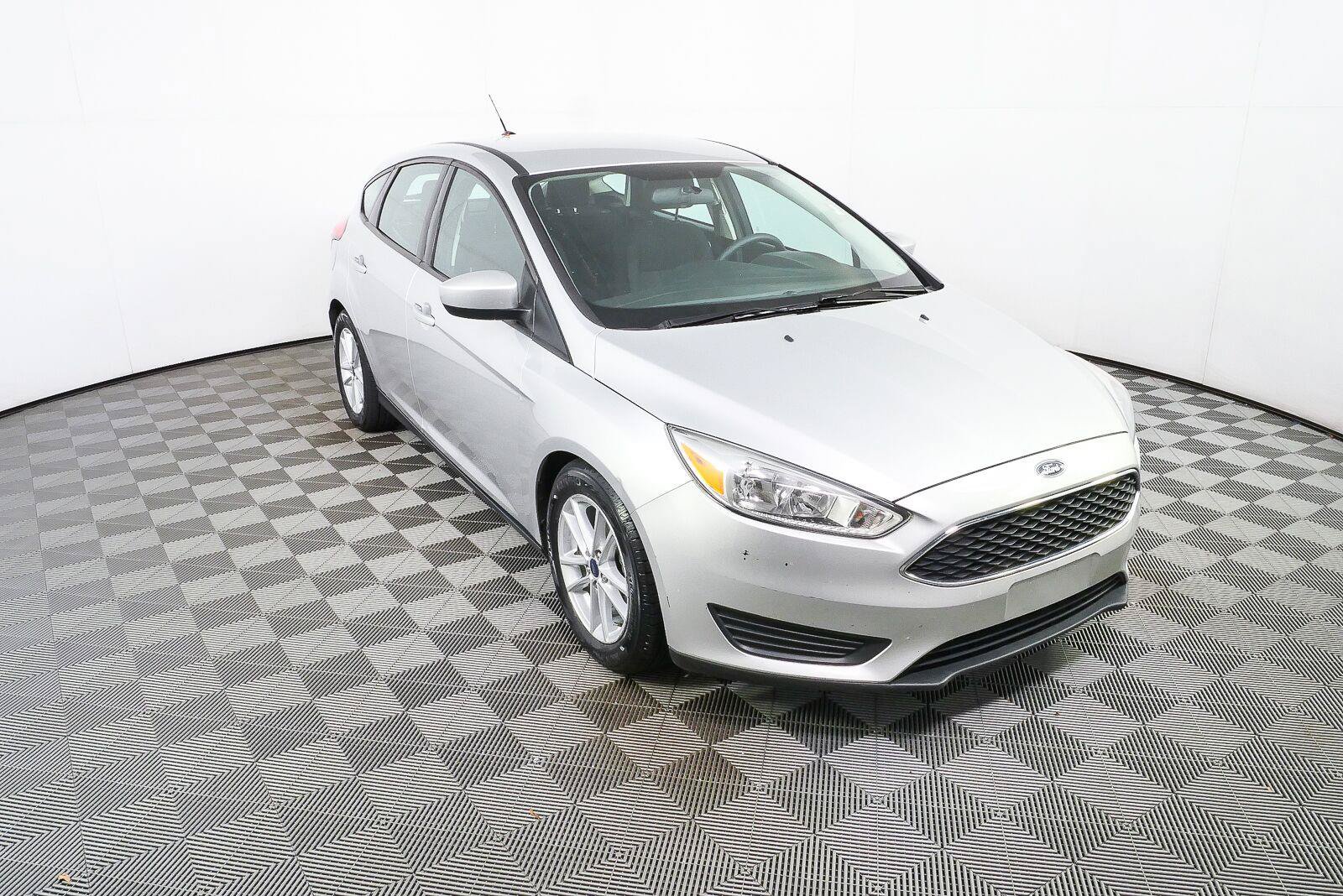 Used 2018 Ford Focus SE FWD image 5