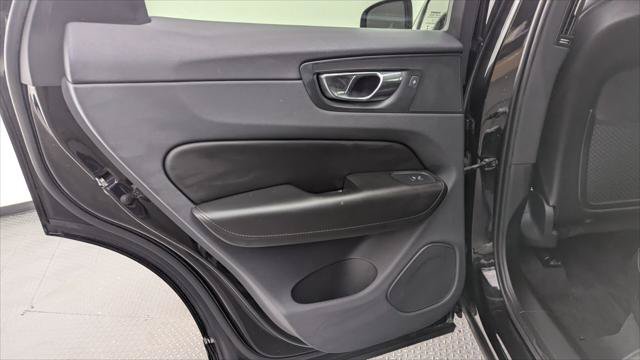 Used 2019 Volvo XC60 T5 Momentum w/ Premium Package FWD image 16