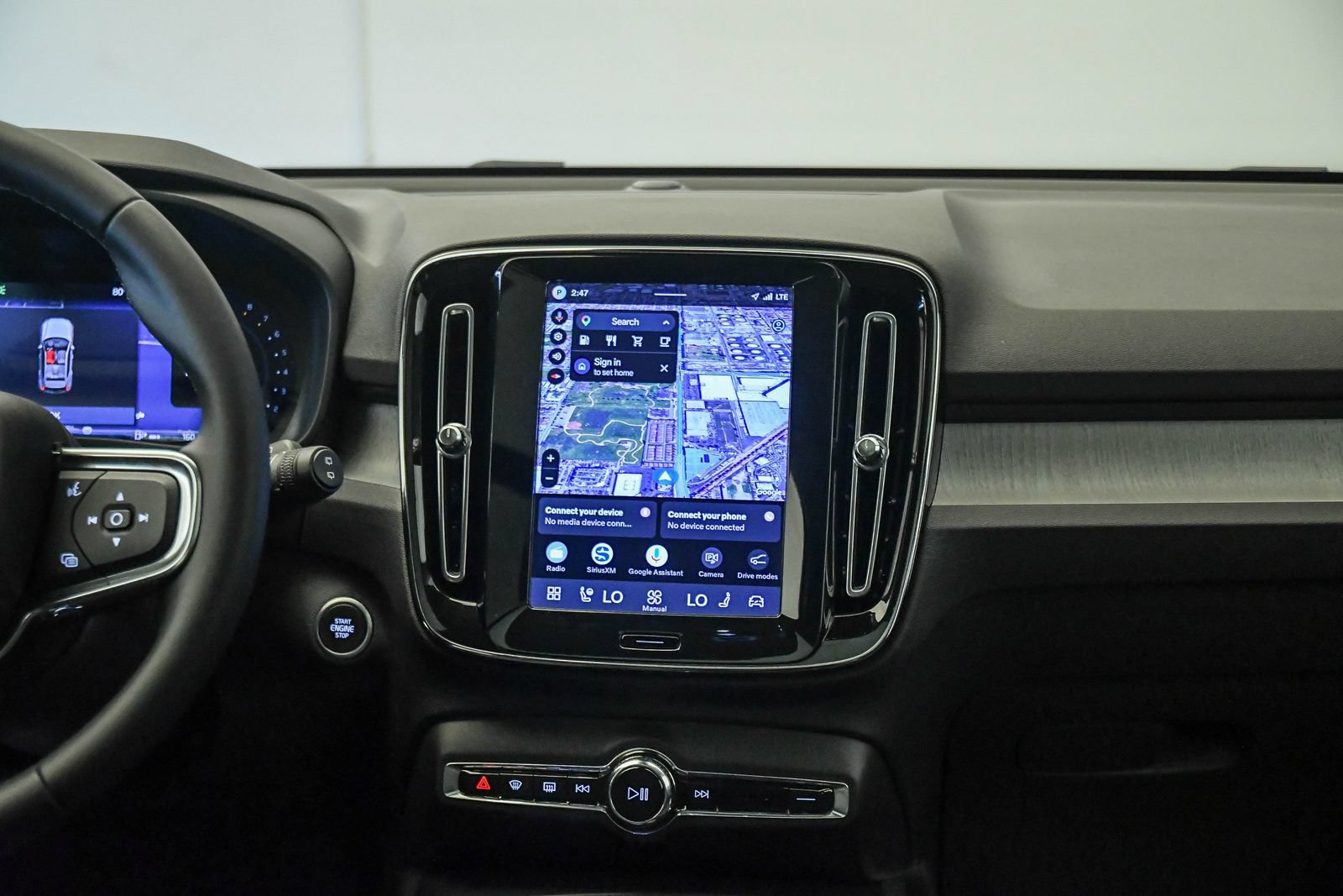 Certified 2026 Volvo XC40 B5 Plus AWD/4WD image 13