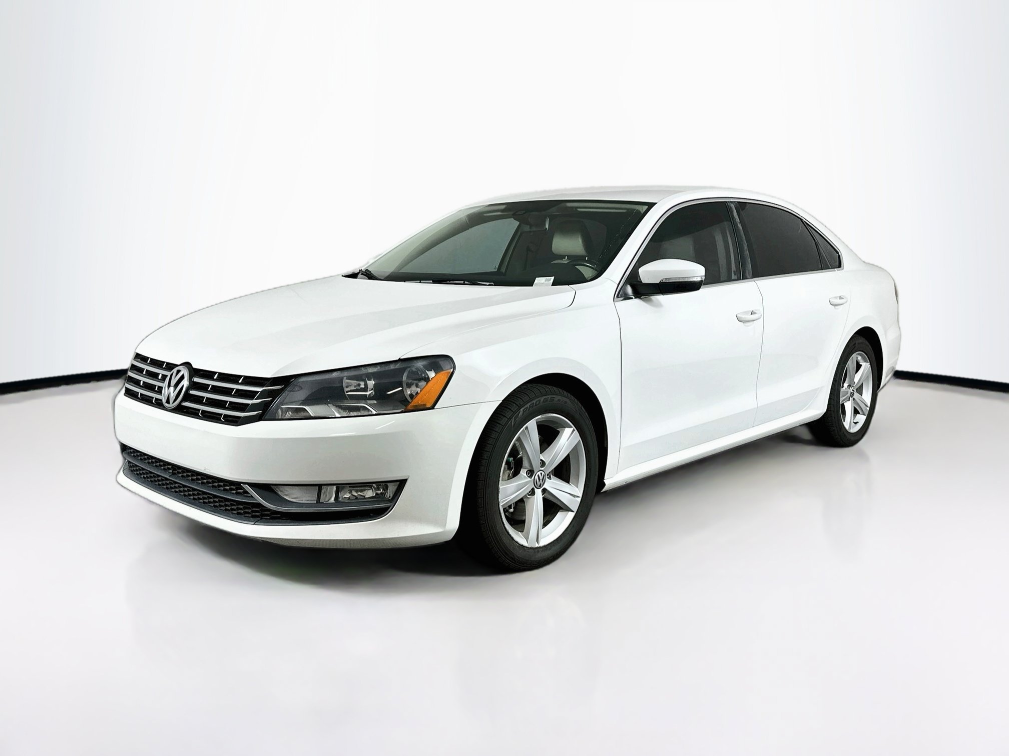 Used 2015 Volkswagen Passat 1.8T Limited Edition FWD image 3