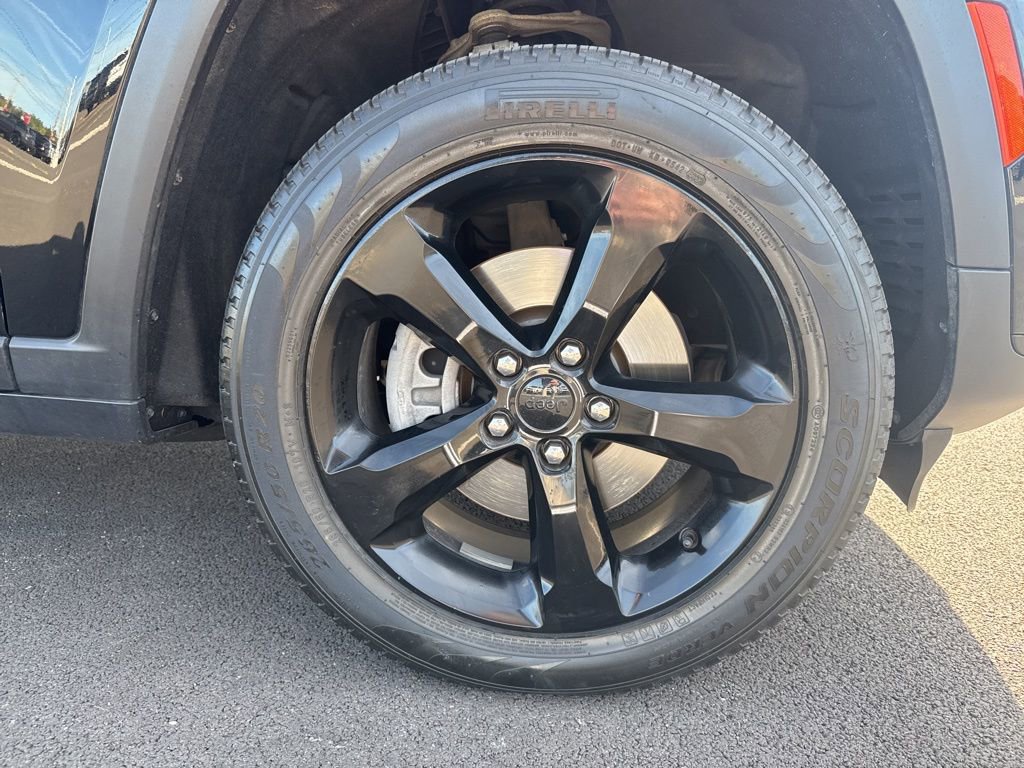 Used 2023 Jeep Grand Cherokee L Limited w/ Black Appearance Package image 12