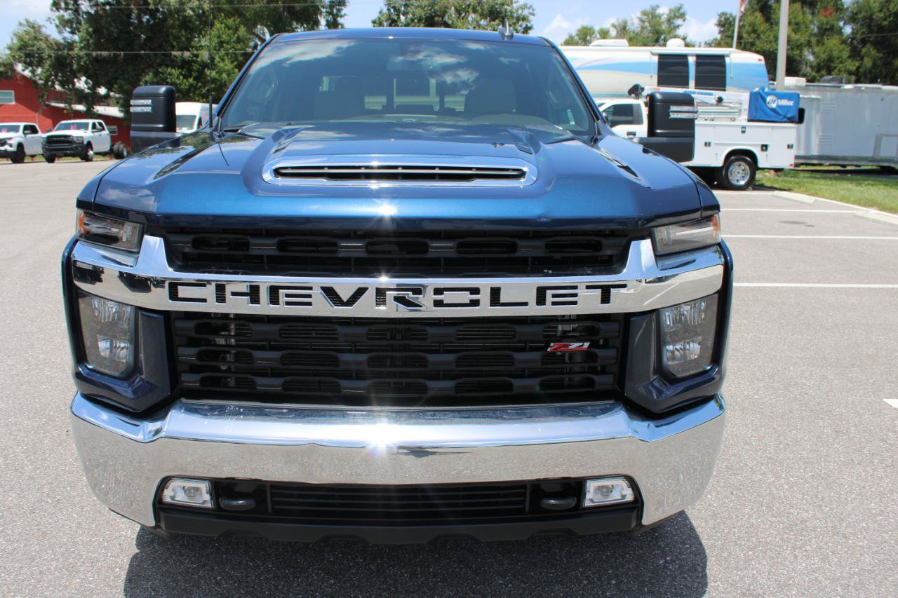 Used 2021 Chevrolet Silverado 2500 LT w/ Convenience Package AWD/4WD image 2