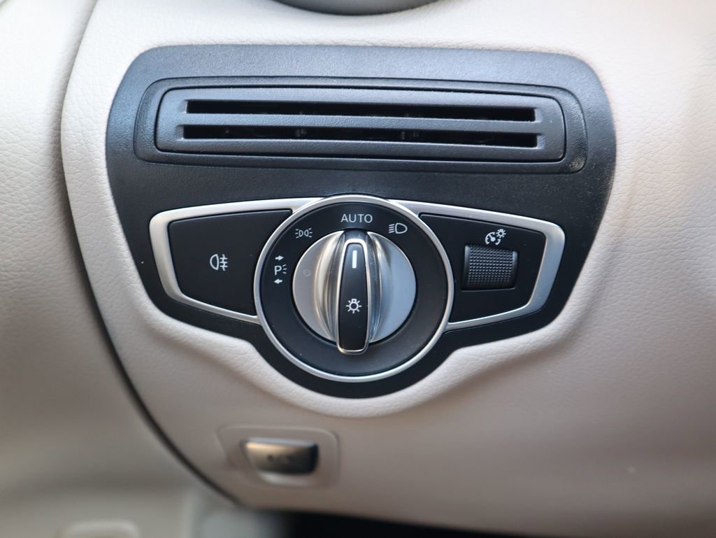 Certified 2022 Mercedes-Benz GLC 300 4MATIC w/ Premium Package Lite image 21