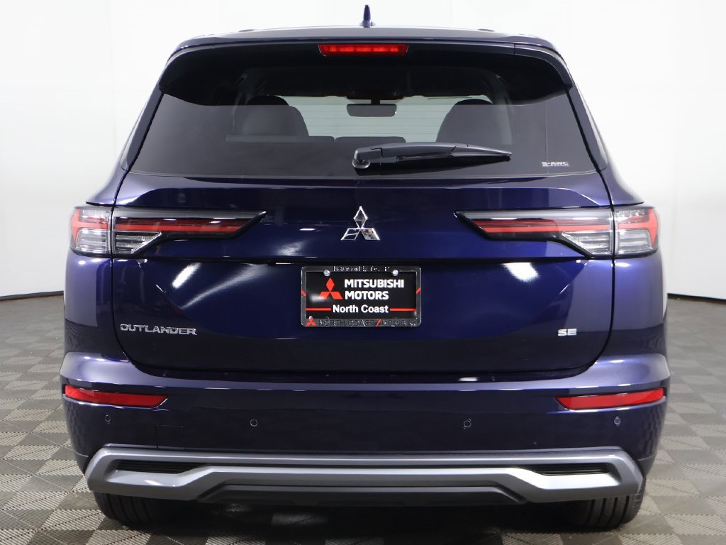 New 2025 Mitsubishi Outlander SE image 14