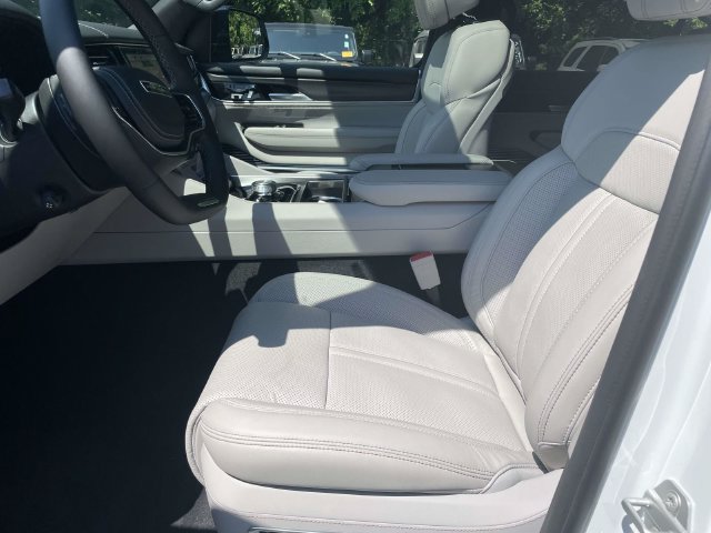 New 2026 Jeep Grand Wagoneer L Summit w/ Premium Group III AWD/4WD image 17