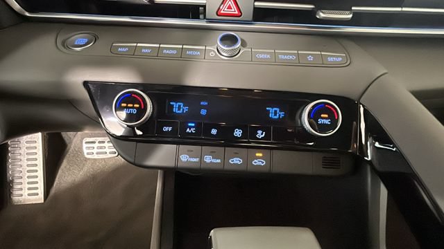Certified 2025 Hyundai Elantra SEL FWD image 22