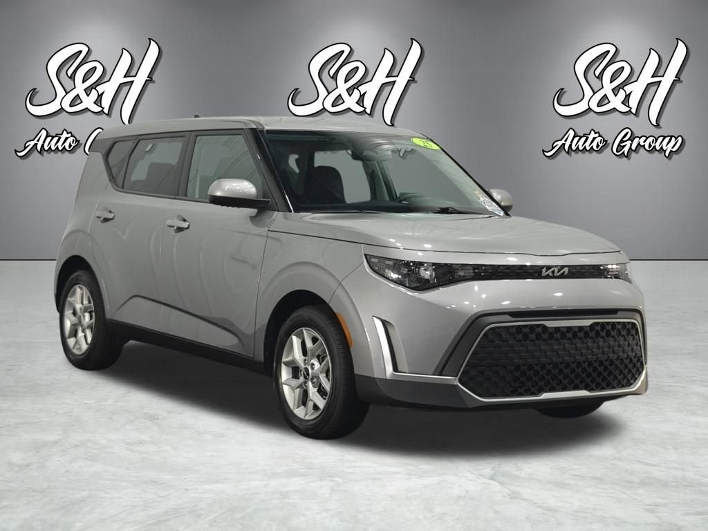 Used 2025 Kia Soul LX w/ LX Technology Package FWD image 2