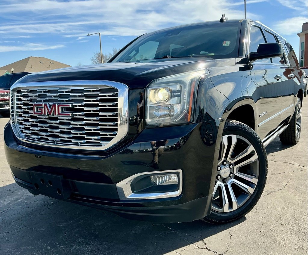 Used 2019 GMC Yukon XL Denali w/ Denali Ultimate Package image 3