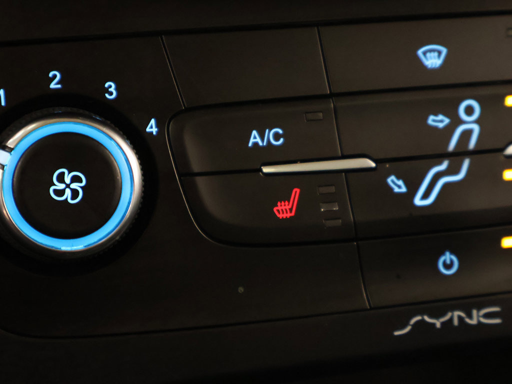 Used 2018 Ford Focus SE w/ Cold Weather Package FWD image 43