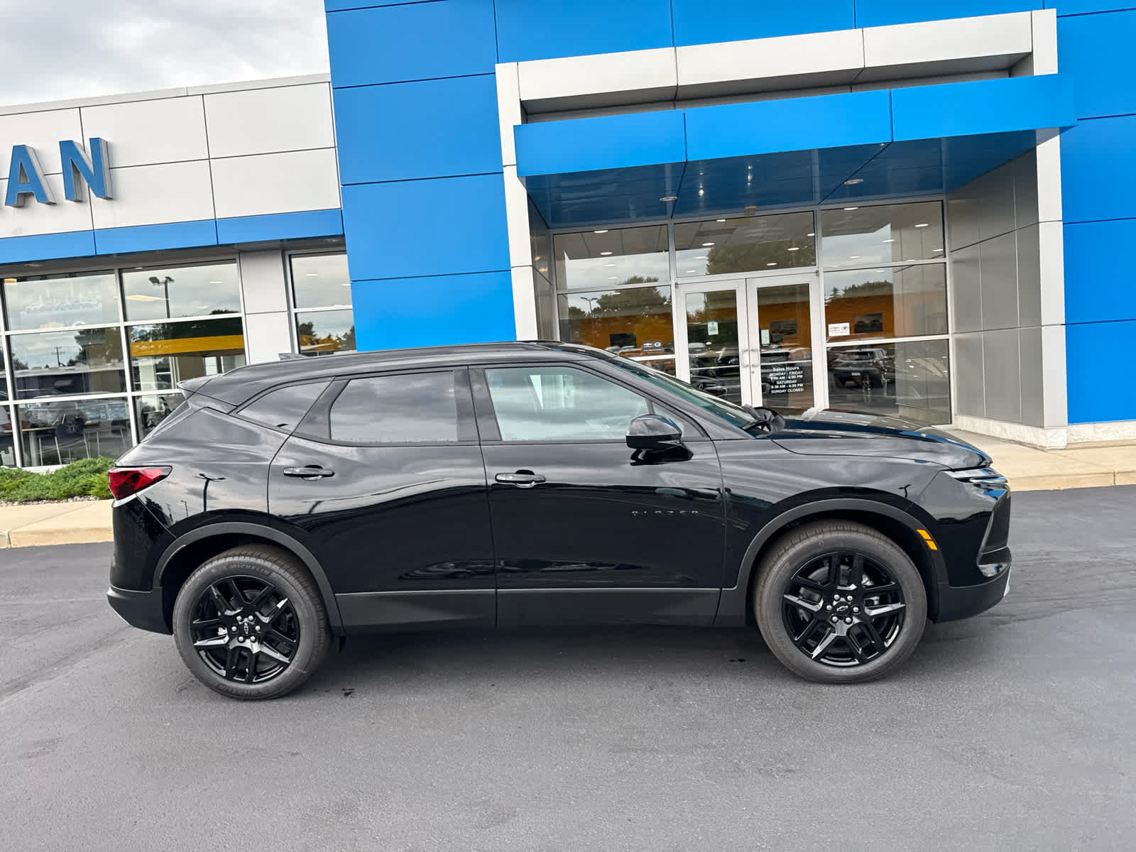 New 2026 Chevrolet Blazer LT w/ Convenience Package AWD/4WD image 3