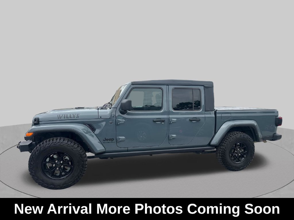 Used 2025 Jeep Gladiator Sport AWD/4WD image 3