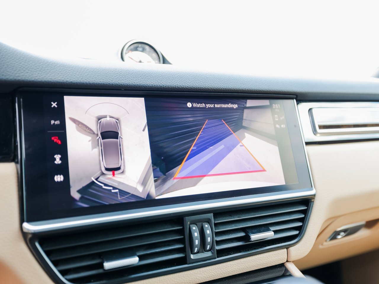 Certified 2023 Porsche Cayenne Platinum Edition image 19