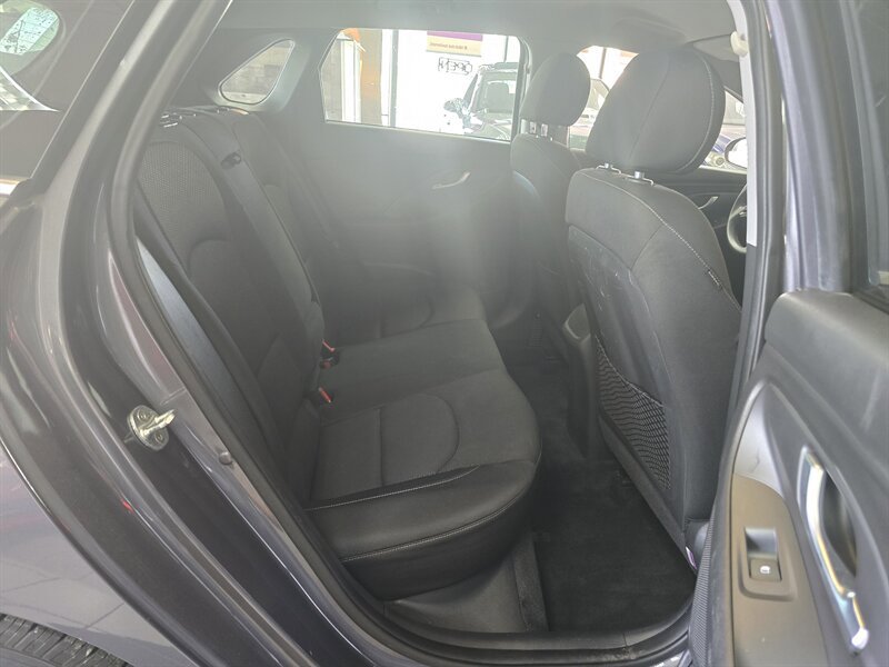 Used 2018 Hyundai Elantra GT FWD image 16
