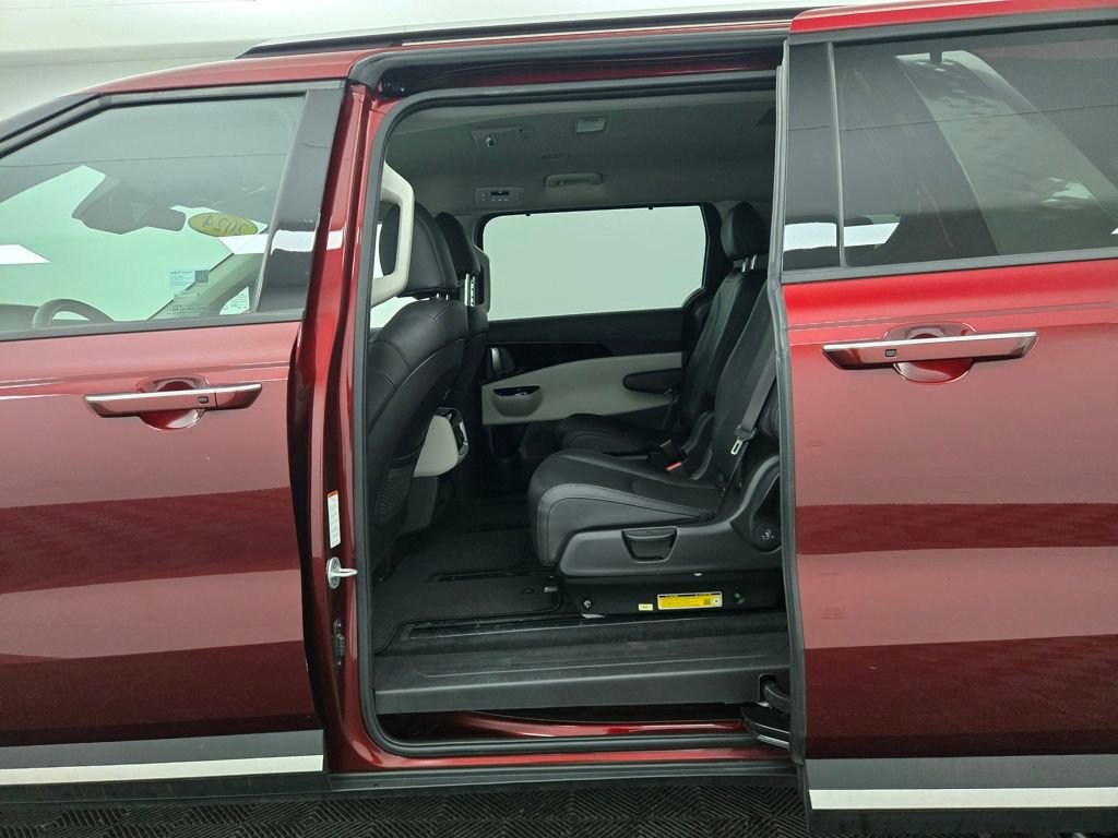 Used 2024 Kia Carnival SX image 35