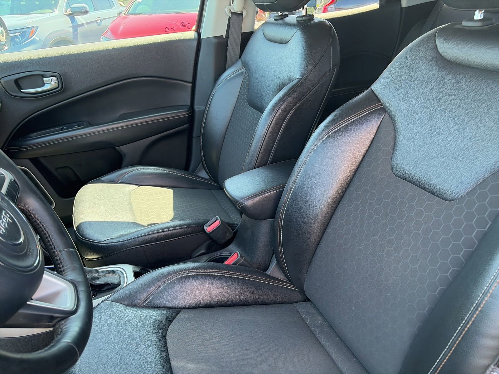 Used 2018 Jeep Compass Latitude FWD image 11
