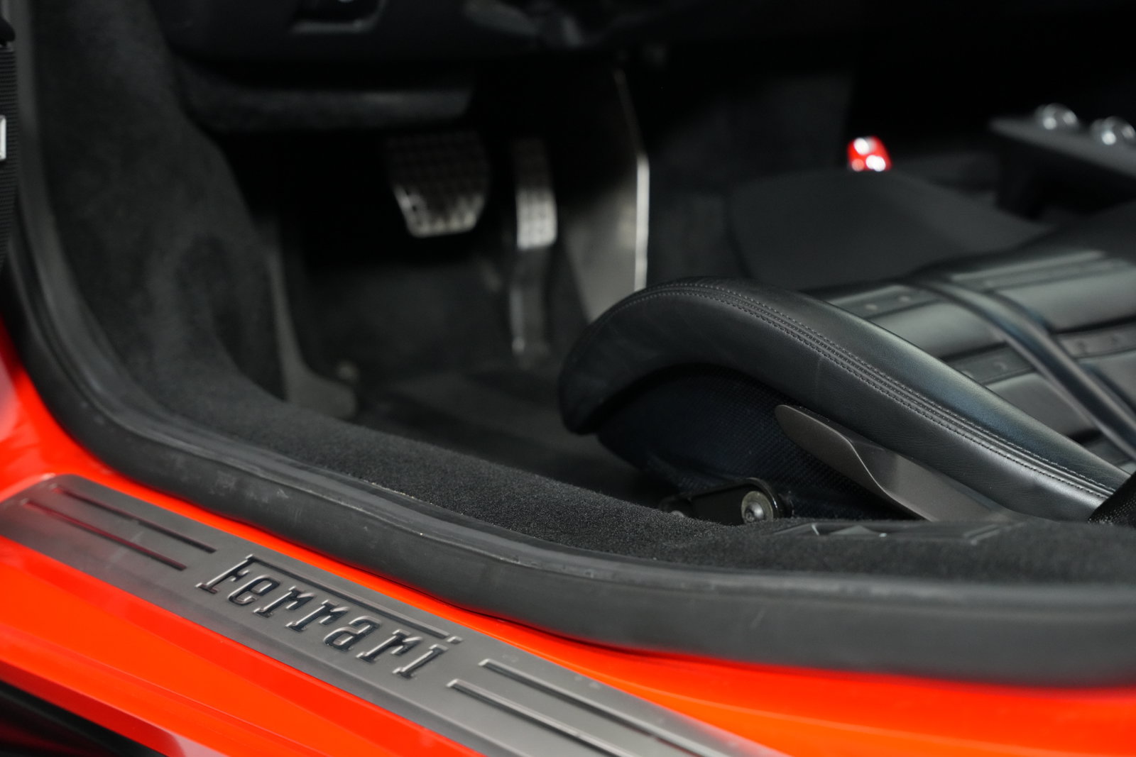 Used 2020 Ferrari F8 Tributo RWD image 21