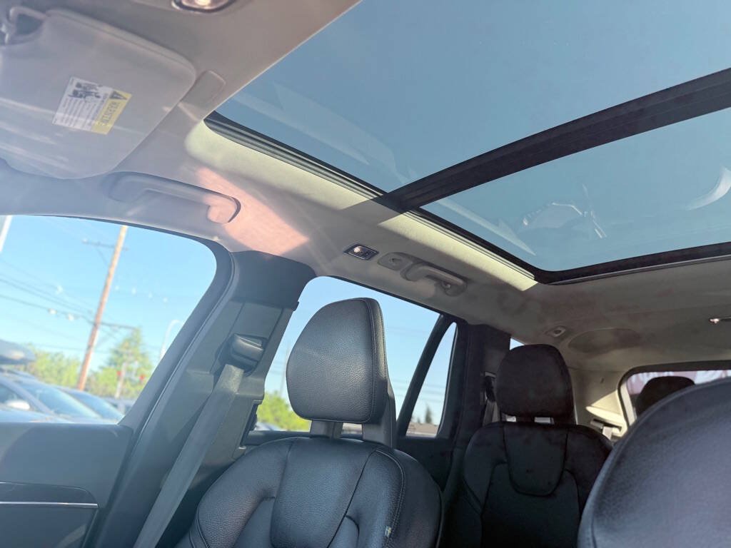 Used 2016 Volvo XC90 T6 Momentum w/ Momentum Plus Package AWD/4WD image 19