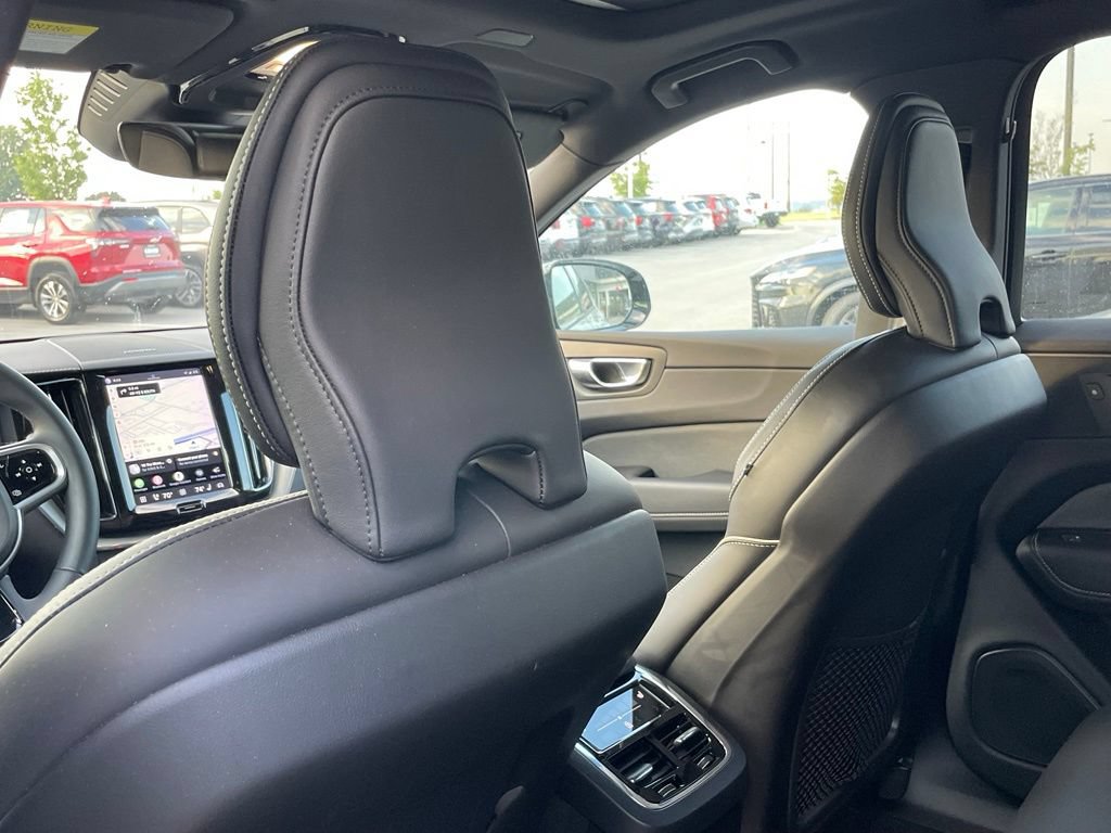 Used 2022 Volvo XC60 B5 R-Design AWD/4WD image 26