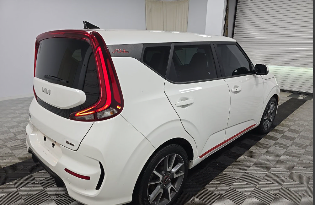 Used 2022 Kia Soul Turbo FWD image 2