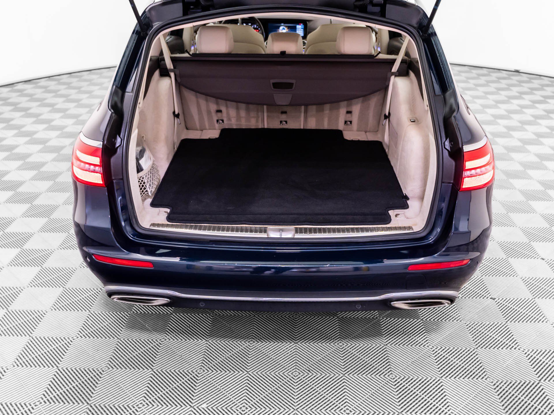 Used 2017 Mercedes-Benz E 400 4MATIC Wagon image 32