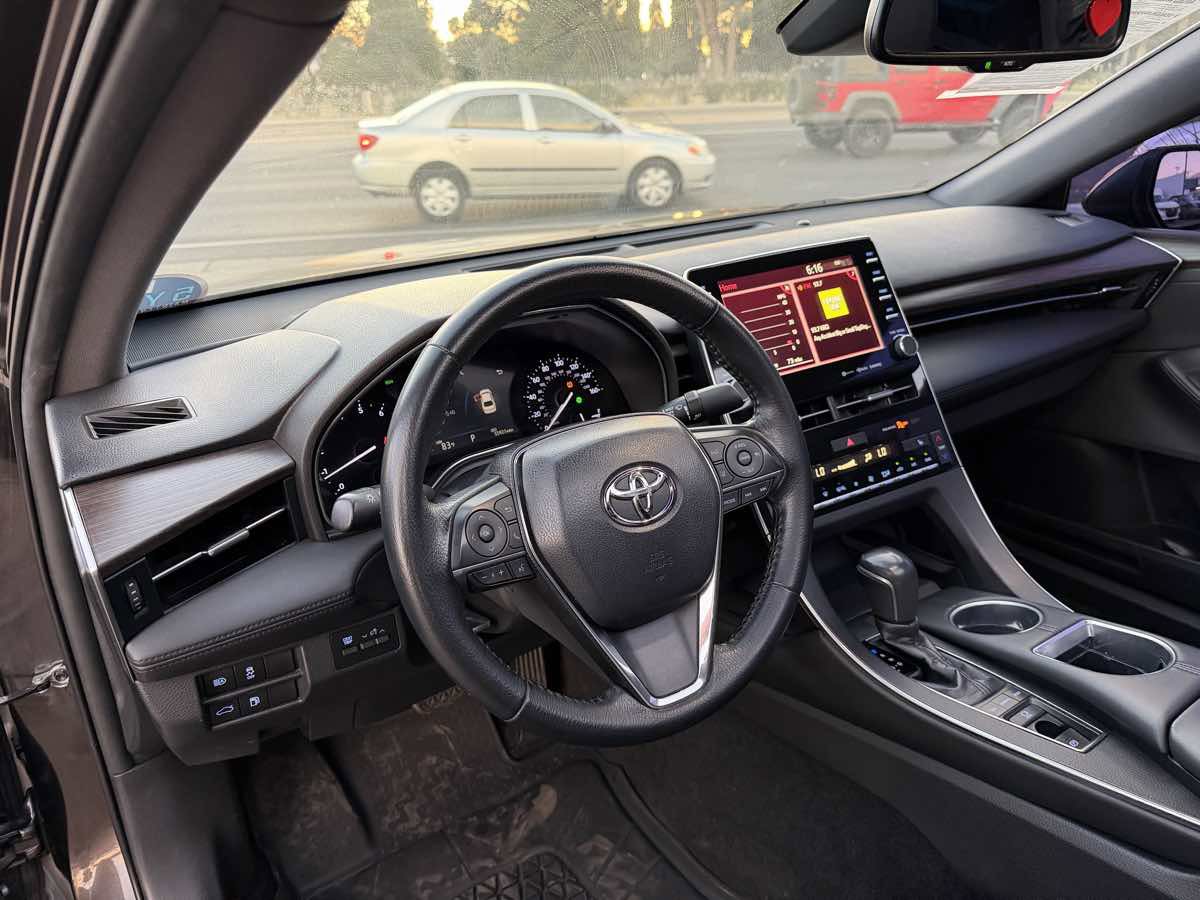 Used 2019 Toyota Avalon XLE w/ Moonroof Package FWD image 10