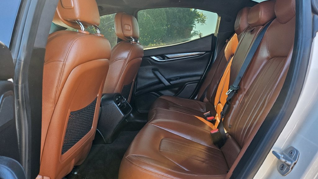 Used 2016 Maserati Ghibli RWD image 23