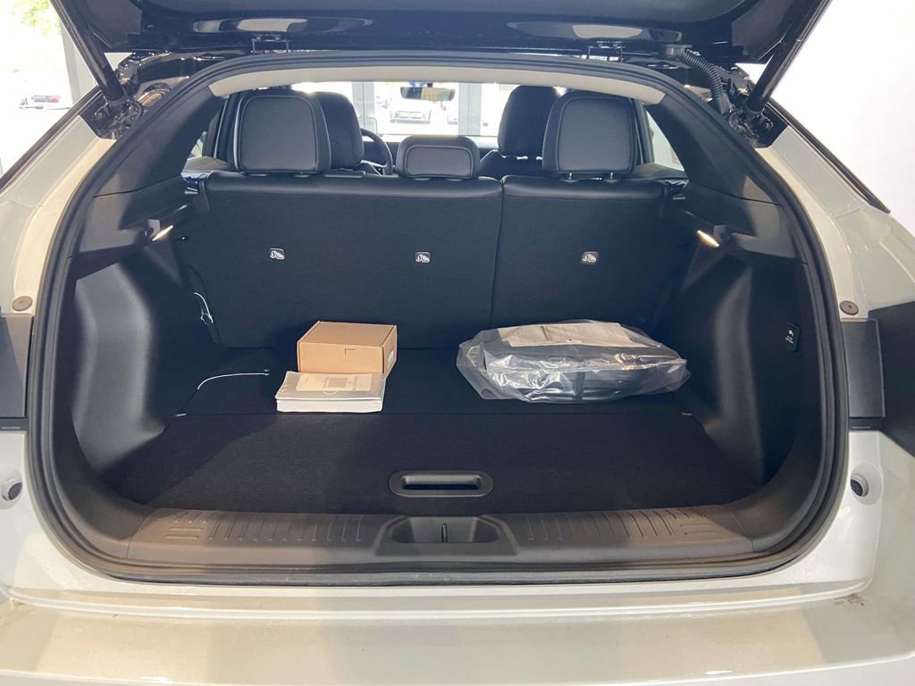 New 2026 Nissan Leaf Platinum+ FWD image 10
