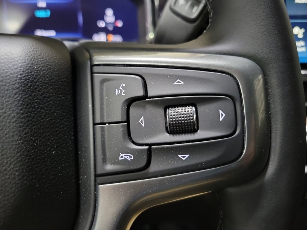 Used 2025 Chevrolet Silverado 1500 LT AWD/4WD image 16