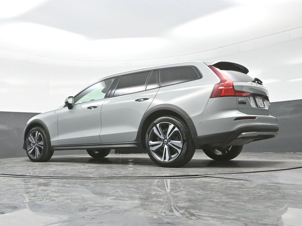 Used 2025 Volvo V60 B5 Cross Country Plus AWD/4WD image 30